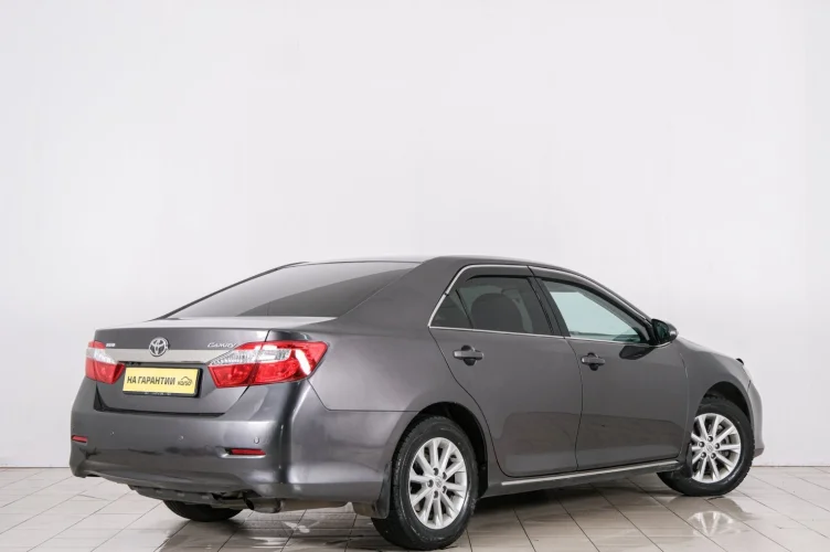 Toyota Camry 6 из 6