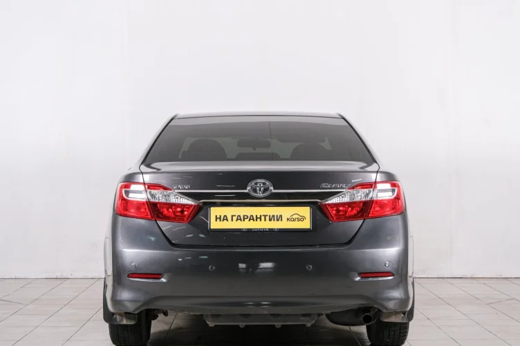 Toyota Camry 5 из 6