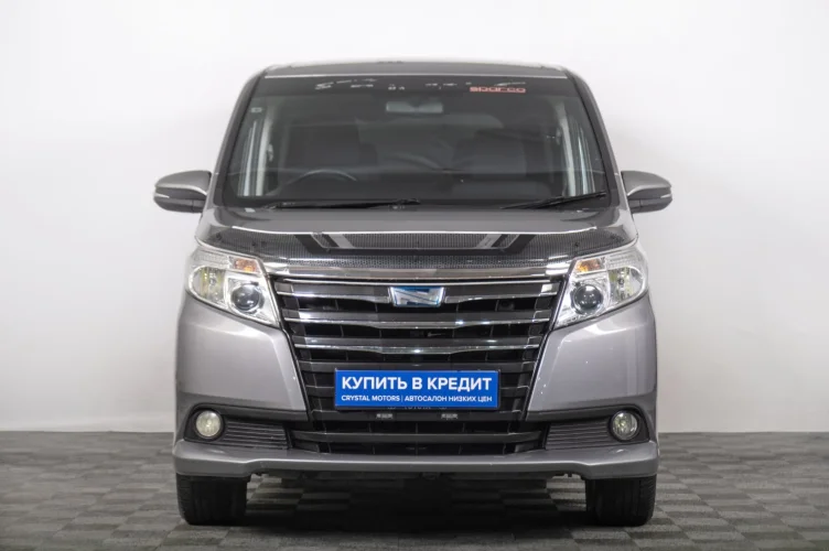 Toyota Noah 3 из 6