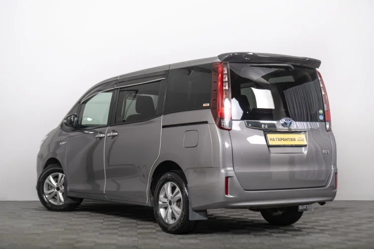 Toyota Noah 5 из 6