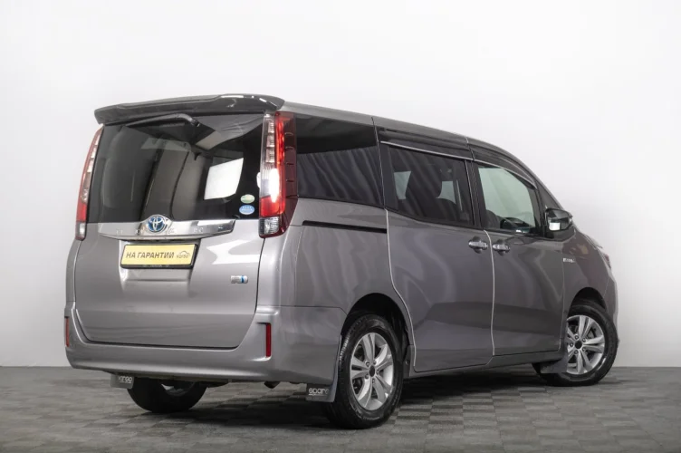 Toyota Noah 6 из 6