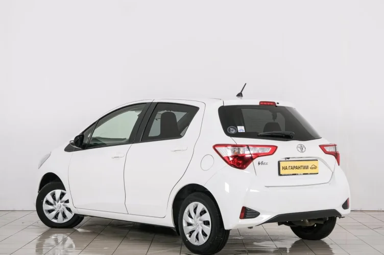 Toyota Vitz 4 из 6