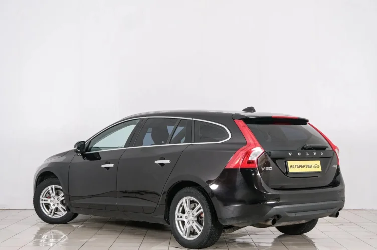 Volvo V60 4 из 6