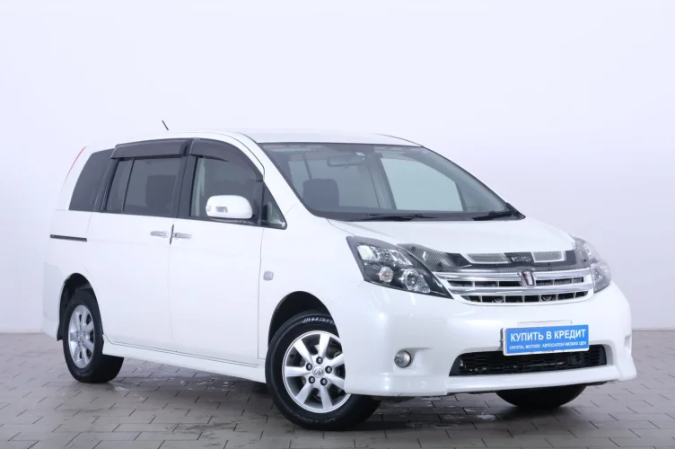 Toyota Isis 1 из 6