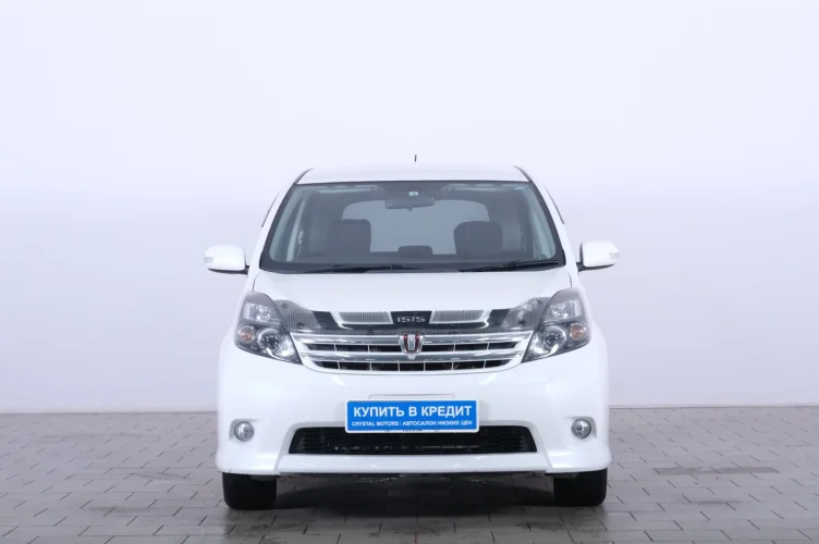 Toyota Isis 2 из 6