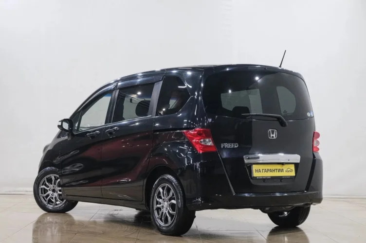 Honda Freed 4 из 6