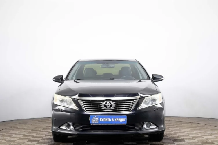 Toyota Camry 2 из 6