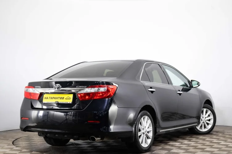 Toyota Camry 6 из 6