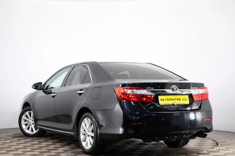 Toyota Camry 4 из 6