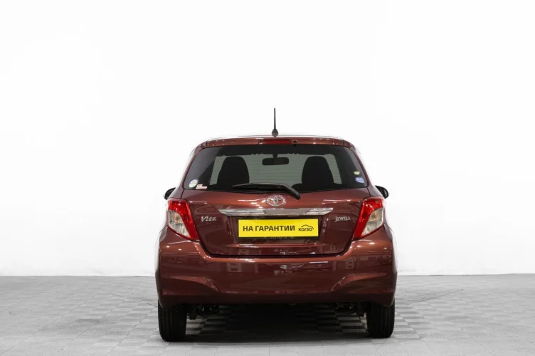 Toyota Vitz 5 из 6
