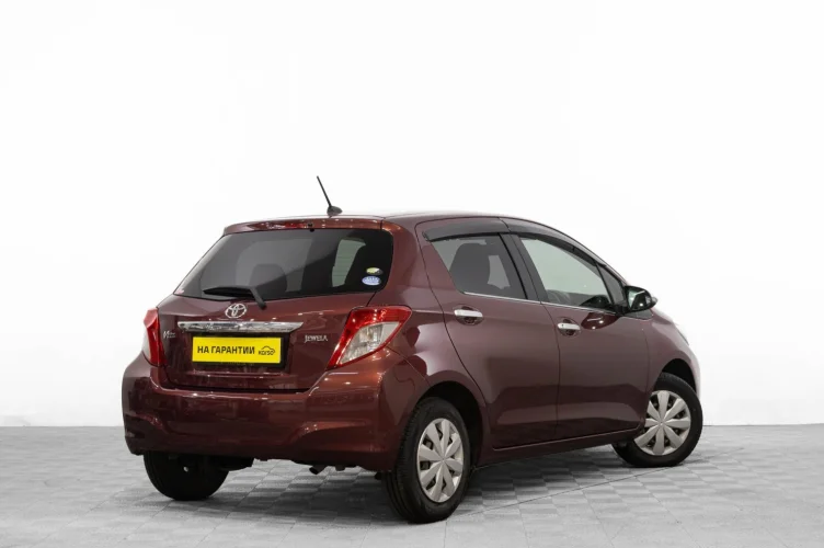 Toyota Vitz 4 из 6