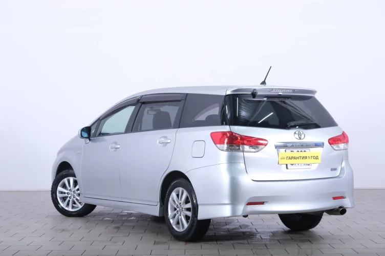 Toyota Wish 4 из 6