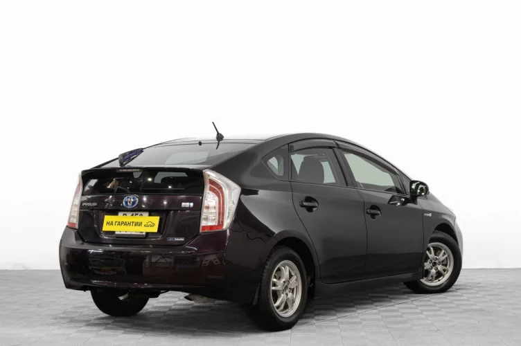 Toyota Prius 4 из 6