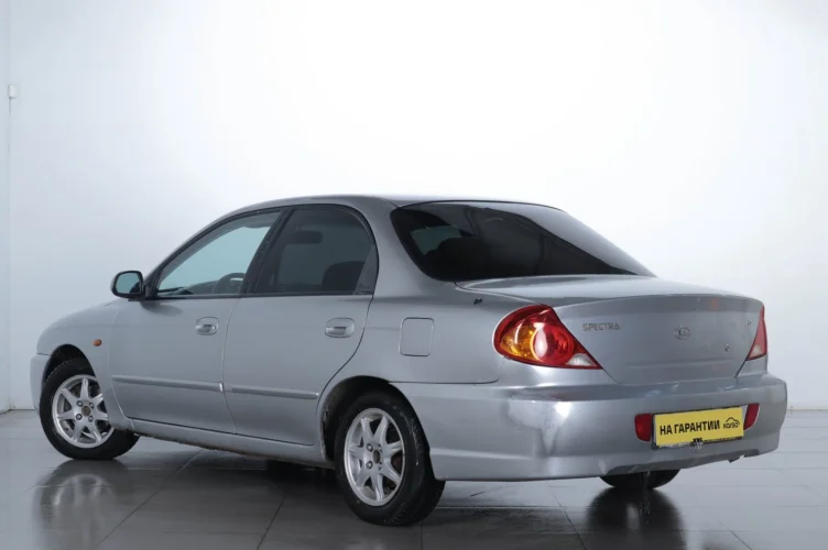 KIA Spectra 4 из 6