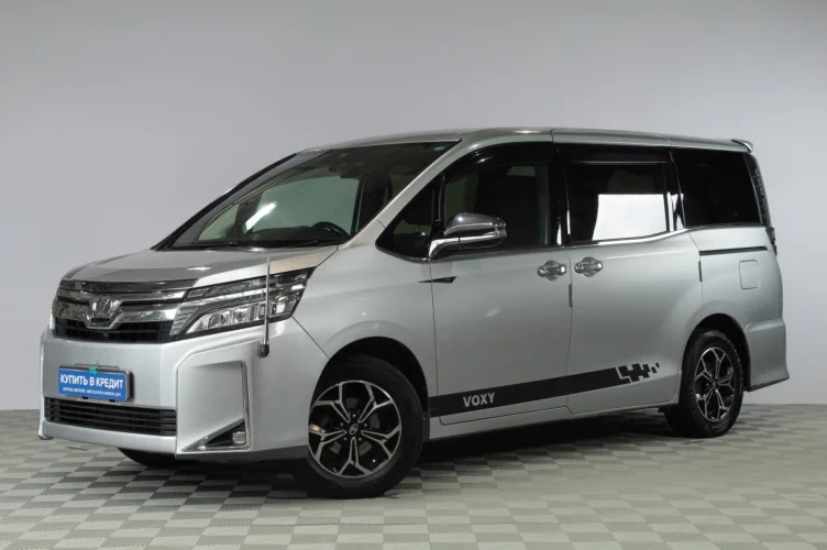 Toyota Voxy 3 из 6