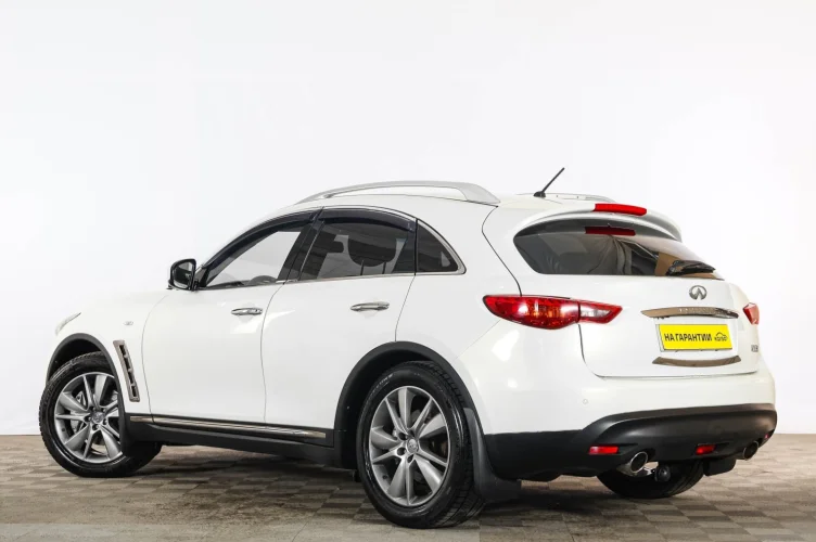 Infiniti FX37 4 из 6