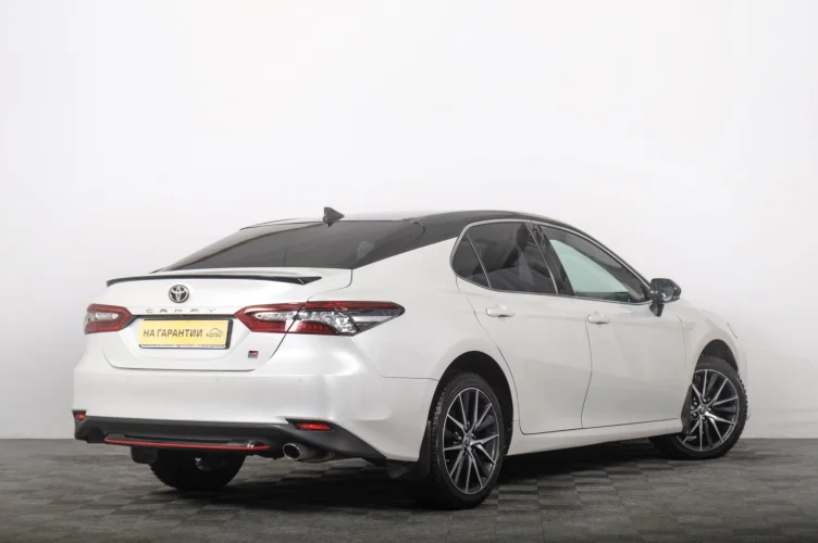 Toyota Camry 6 из 6