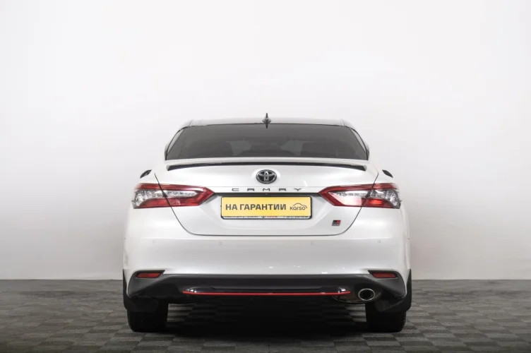 Toyota Camry 4 из 6