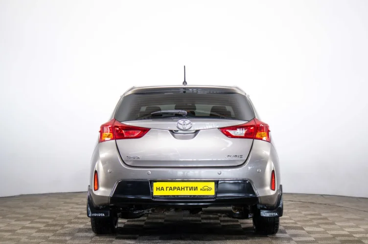 Toyota Auris 5 из 6