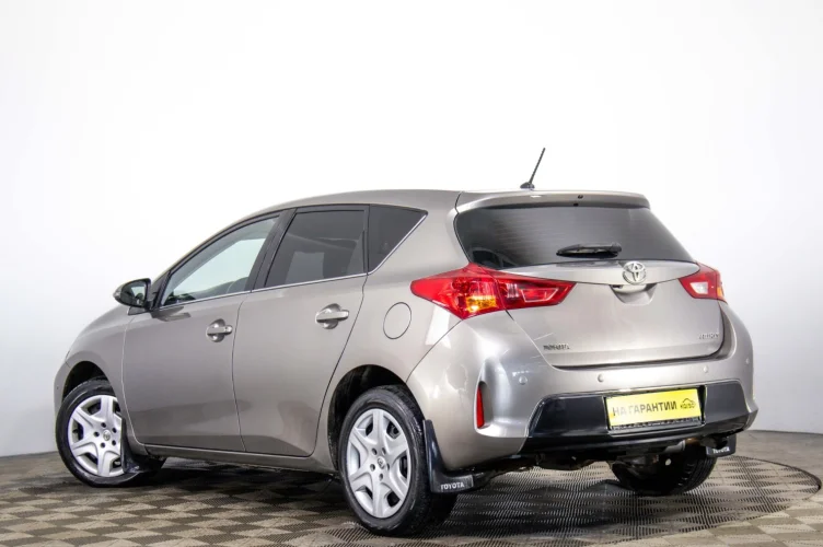Toyota Auris 4 из 6