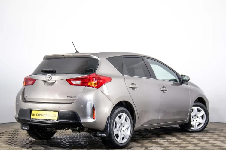 Toyota Auris 6 из 6