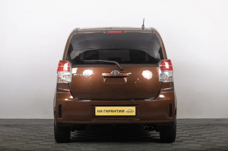 Toyota Spade 4 из 6