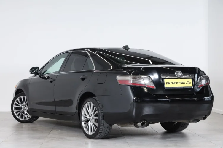 Toyota Camry 4 из 6