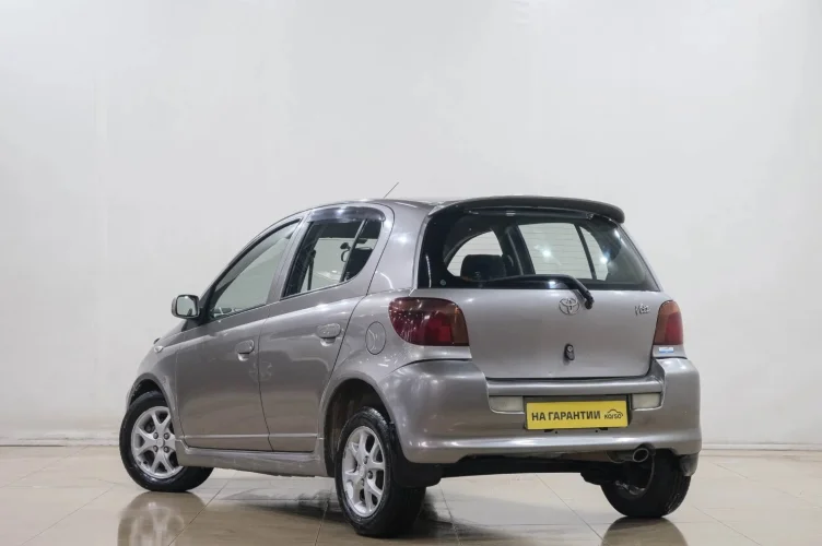 Toyota Vitz 4 из 6