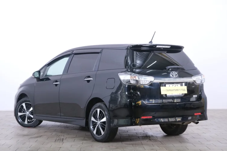 Toyota Wish 4 из 6