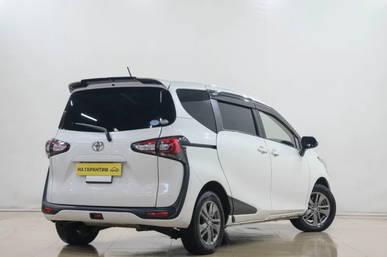Toyota Sienta 6 из 6