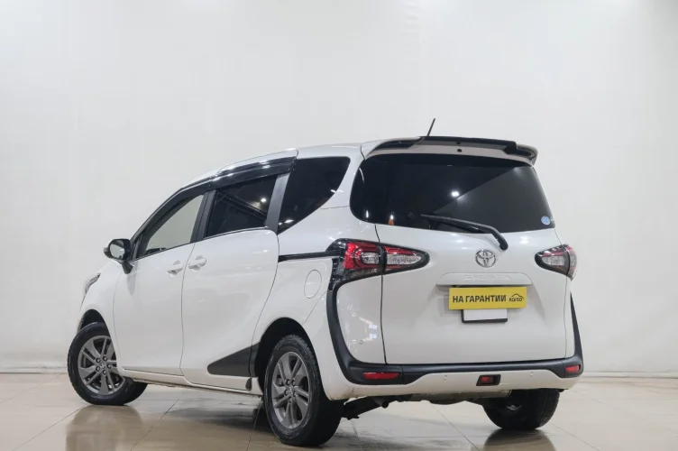 Toyota Sienta 4 из 6