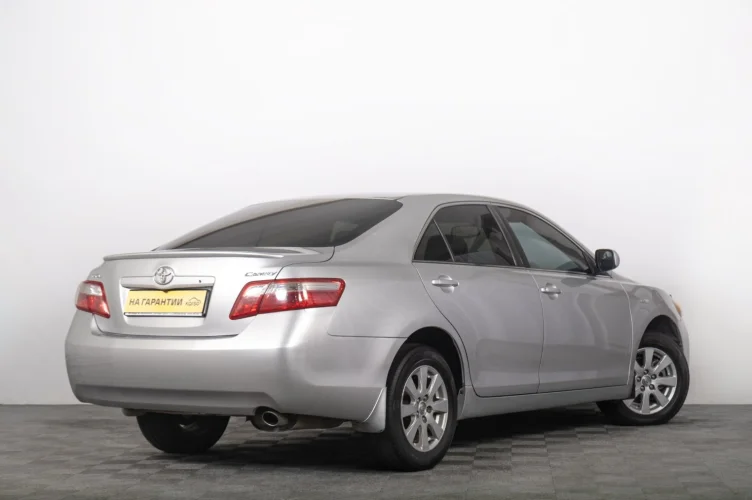 Toyota Camry 6 из 6
