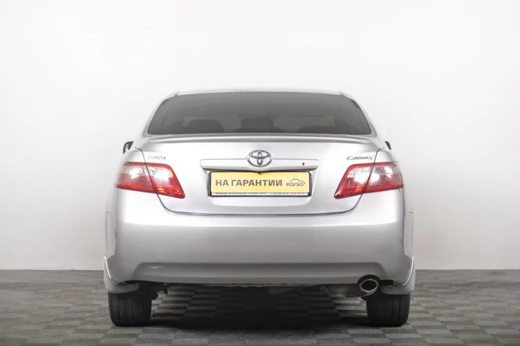 Toyota Camry 4 из 6