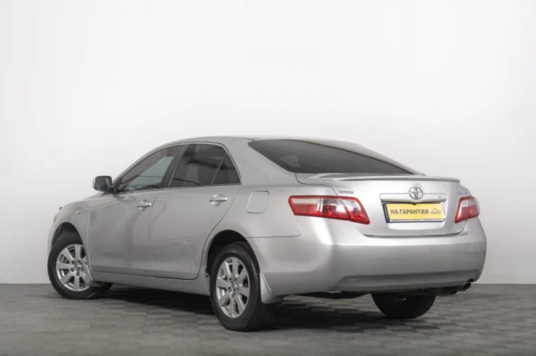 Toyota Camry 5 из 6