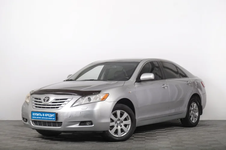 Toyota Camry 2 из 6