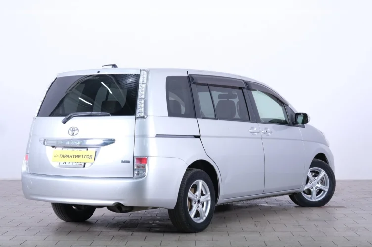 Toyota Isis 6 из 6