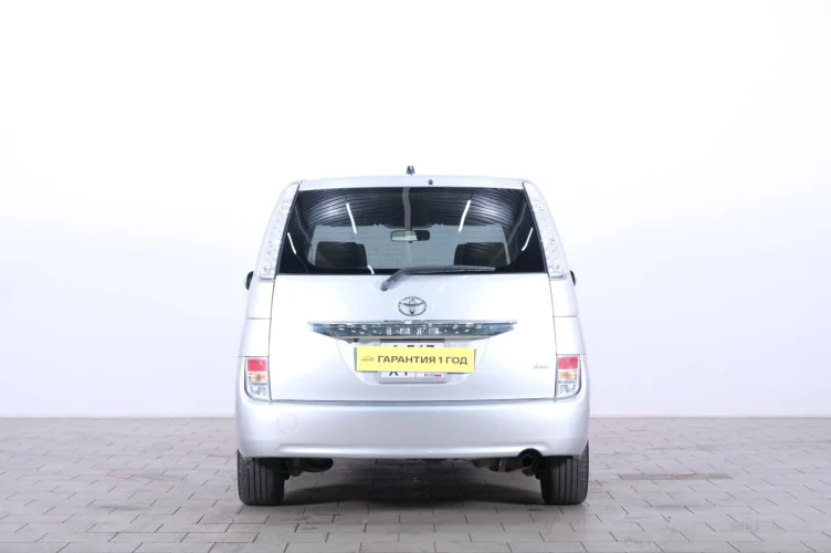 Toyota Isis 5 из 6