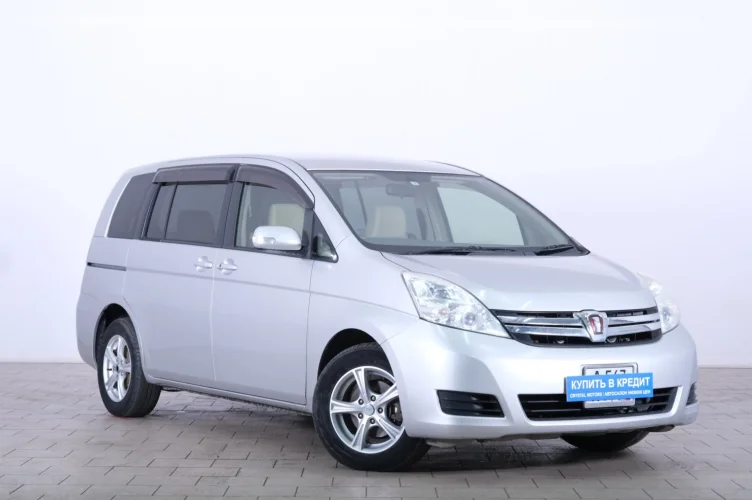 Toyota Isis 1 из 6