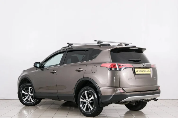 Toyota RAV4 4 из 6