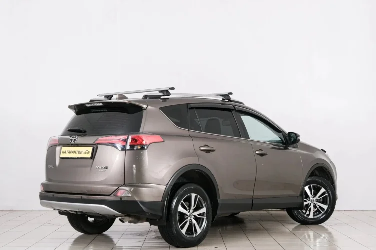 Toyota RAV4 6 из 6