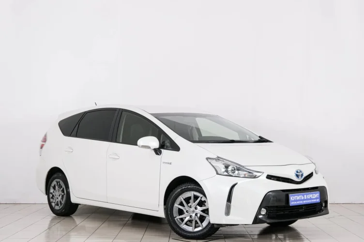 Toyota Prius Alpha 1 из 6