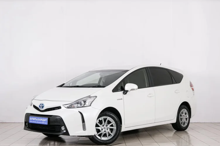 Toyota Prius Alpha 3 из 6