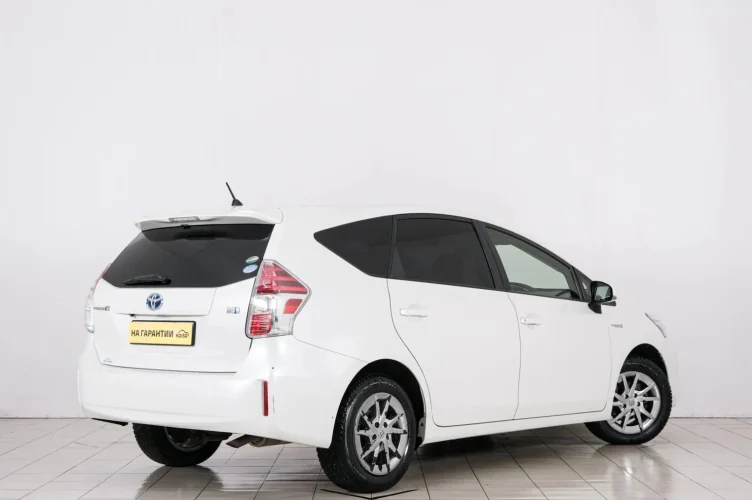 Toyota Prius Alpha 6 из 6