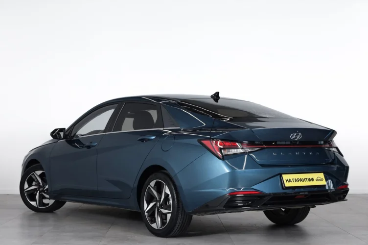 Hyundai Elantra 4 из 6