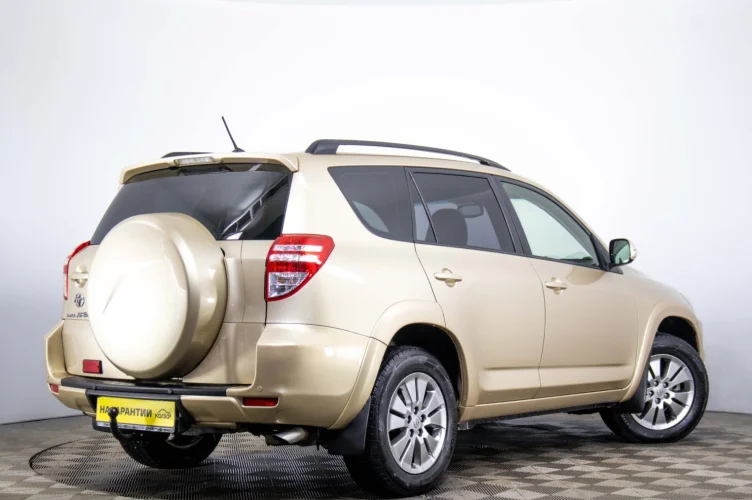 Toyota RAV4 6 из 6