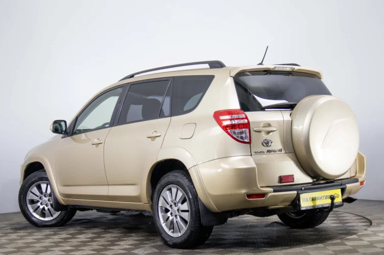 Toyota RAV4 4 из 6