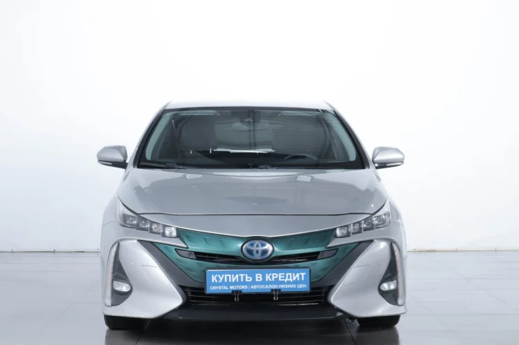 Toyota Prius PHV 2 из 6