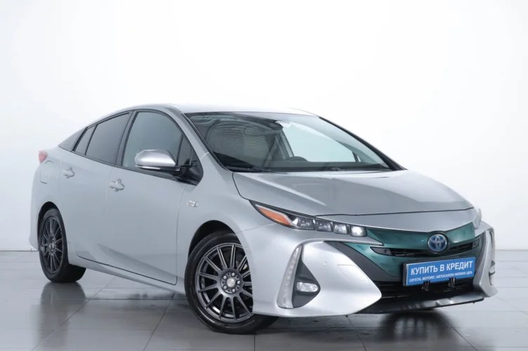 Toyota Prius PHV 1 из 6