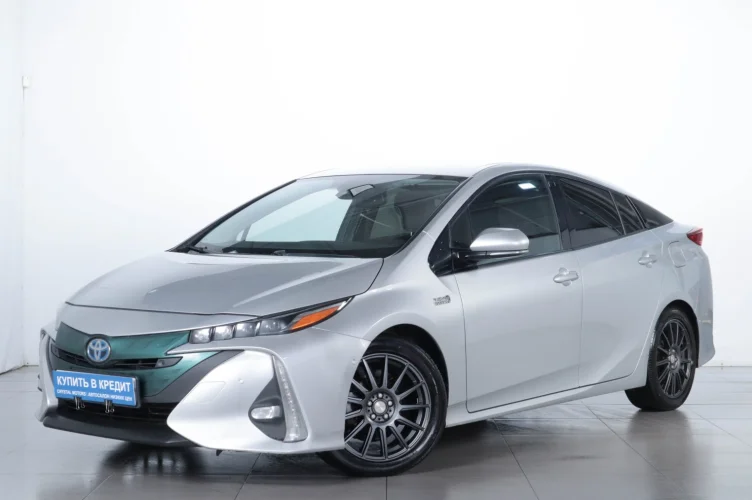 Toyota Prius PHV 3 из 6