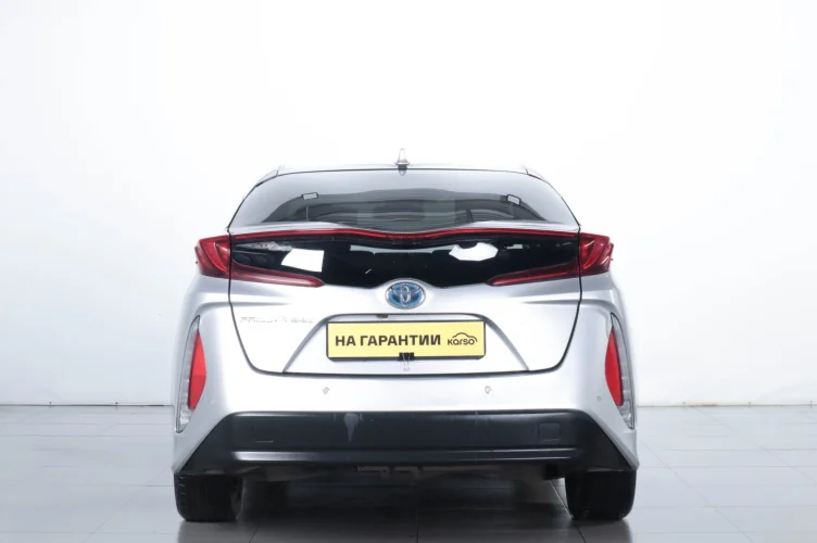 Toyota Prius PHV 5 из 6